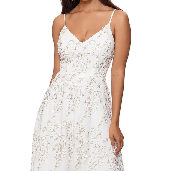 Xscape Dresses & Skirts - Xscape White Dress with Gold and White Flower Embroidery